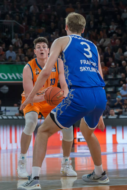 更表明他在 更表明他在